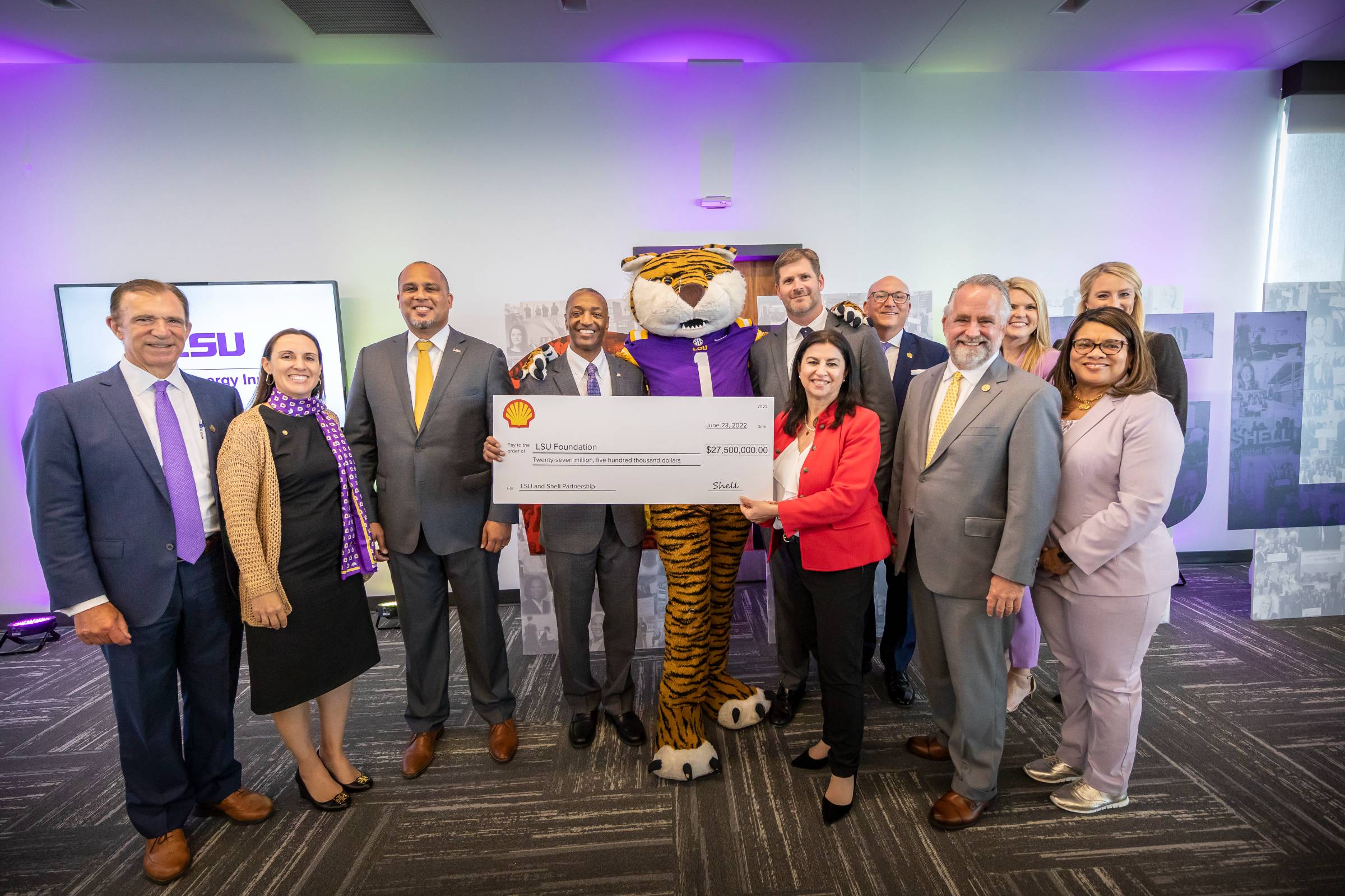 LSU and Shell officials pose with Mike the Tiger and display check showing Shell's gift to LSU