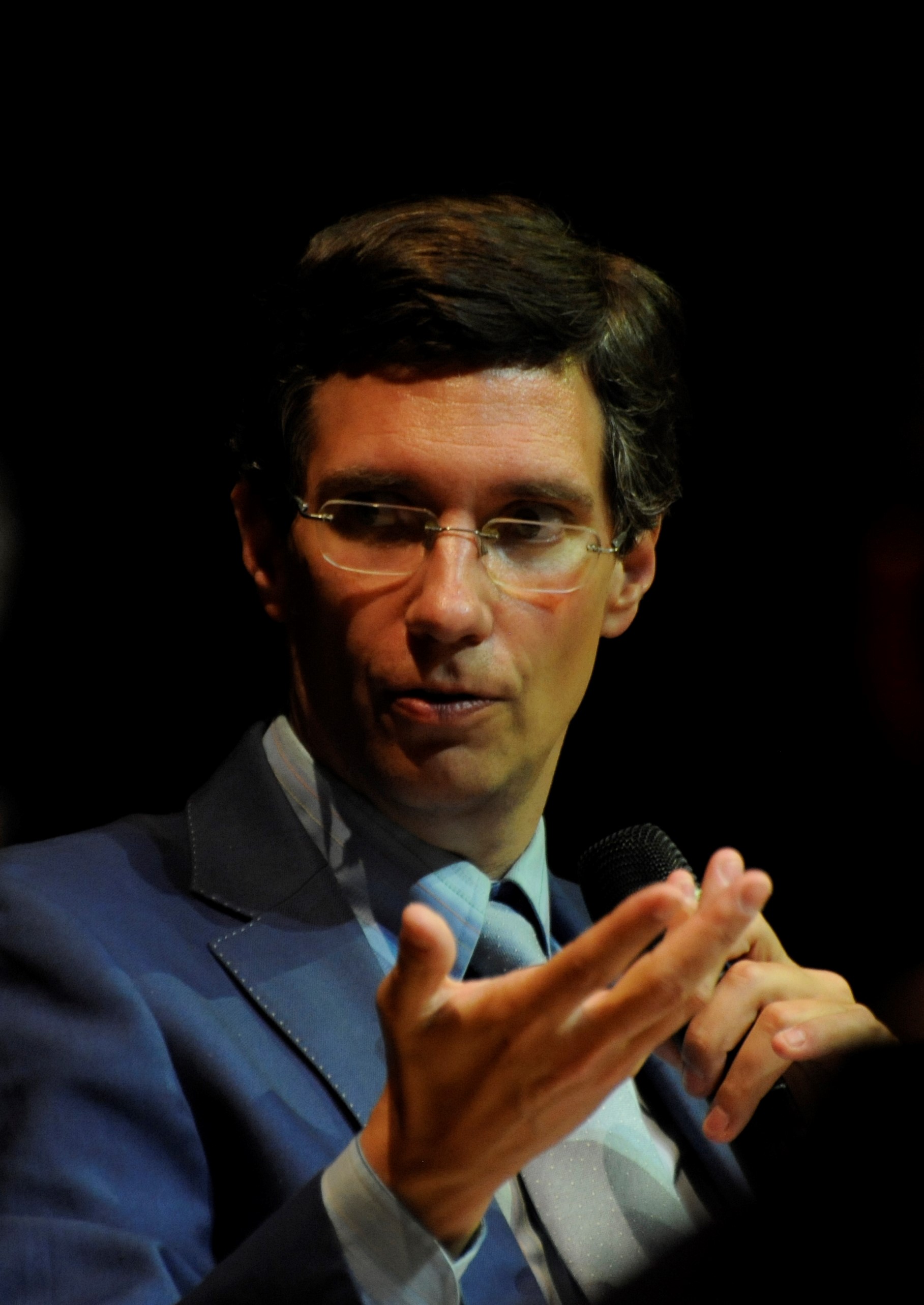 Headshot of Panelist Darius Speith